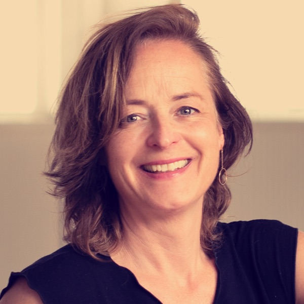 Ananda Yoga docent Julie-Anne de Roeck