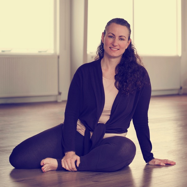 Ananda Yoga docent Britta Hall