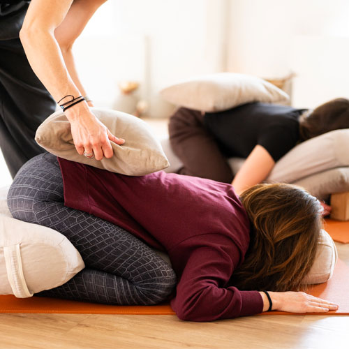 Ananda-Yoga-Hilversum-restorative-yoga
