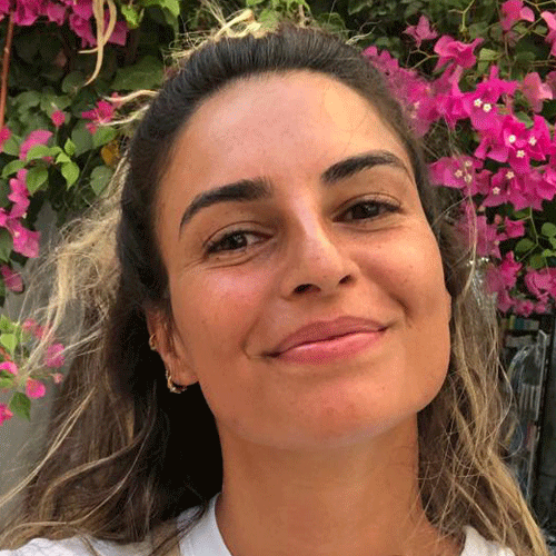 Ananda Yoga docent - Sinem Cangir