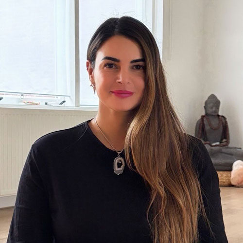 Ananda-Yoga-docent -Sinem-Cangir