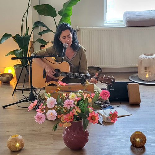 Nieuwjaars-mantra-concert-Dana-Devi-Ananda-Yoga
