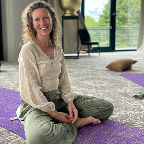 Ananda-Yoga-invaldocent-Liese-Schram